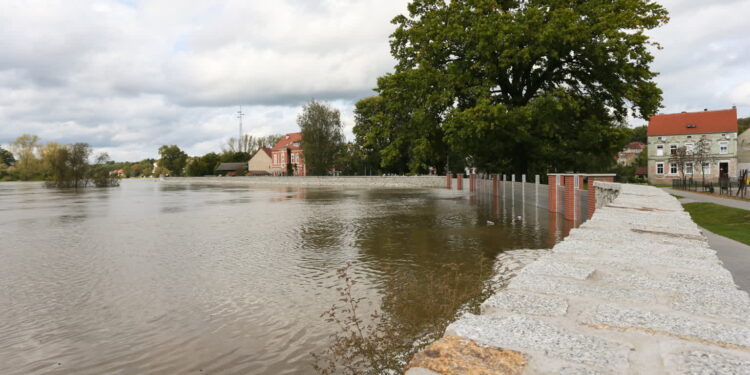 Warta i Odra w Kostrzynie nad Odrą z przekroczonym stanem alarmowym [AKTUALIZOWANY]