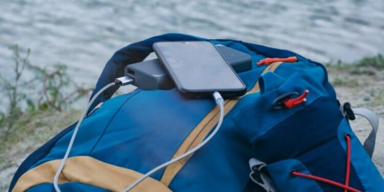 Te rzeczy musisz mieć w plecaku ewakuacyjnym. Sprawdź, jak postępować podczas powodzi