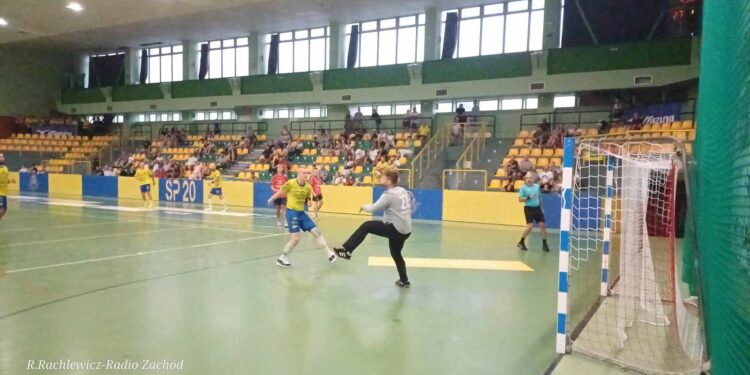 Stal pokonała Zew i awansowała do szczebla centralnego