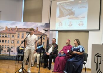 Narodowe czytanie przy Rondzie