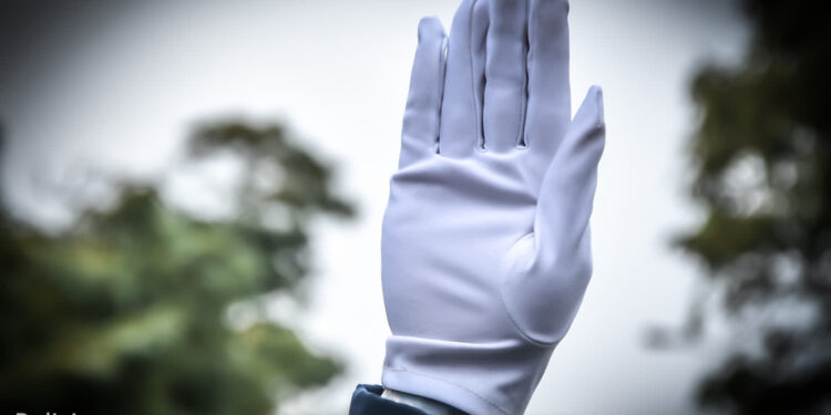 Co oznaczają policyjne gesty na skrzyżowaniu? [ZDJĘCIA,FILM]