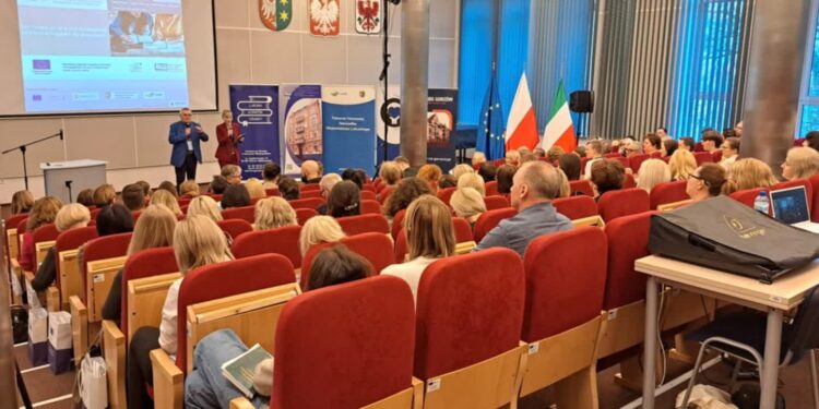 „Szkoły muszą mówić o Unii Europejskiej”. 20 lat członkostwa Polski w UE