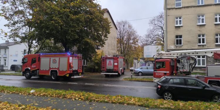 Akcja straży pożarnej na Kosynierów Gdyńskich
