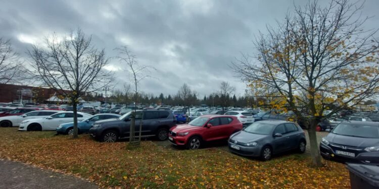 Tłok przy gorzowskich cmentarzach