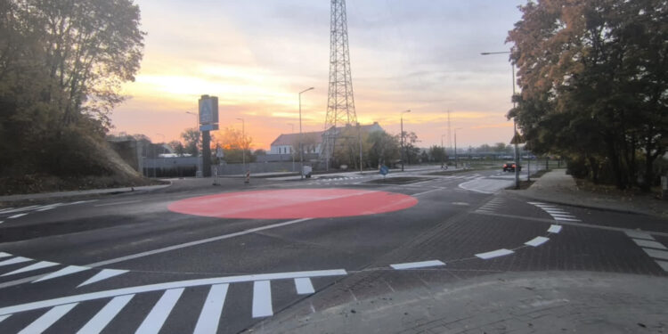Jest rondo na skrzyżowaniu ul. Słonecznej i Olimpijskiej
