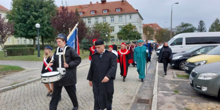 Jaki rok przez gorzowską akademią?