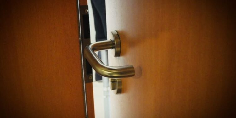 Senior stracił 6 tys. Uwierzył fałszywemu kurierowi