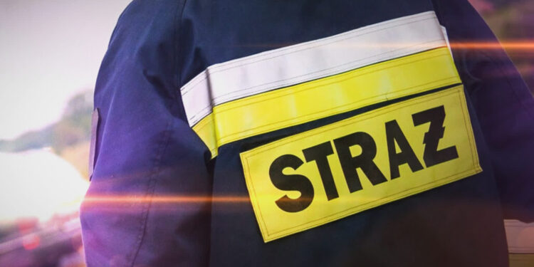 Pożar samochodu i wózka dziecięcego. Nocne interwencje strażaków