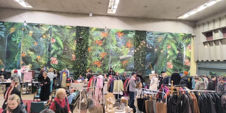 Vintage Targ w vintage sali