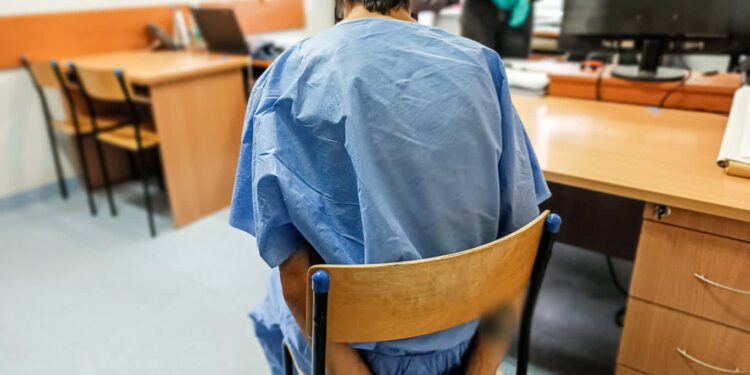 Próbował oszukać chorą pacjentkę. Oszust w rękach policji