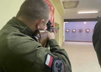 Zawody w ćwiczeniu sokolego wzroku w LOK-u