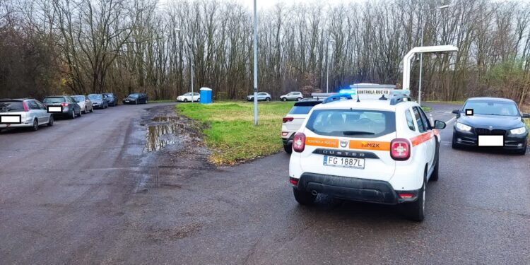 Nie blokujcie autobusów przy szpitalu!