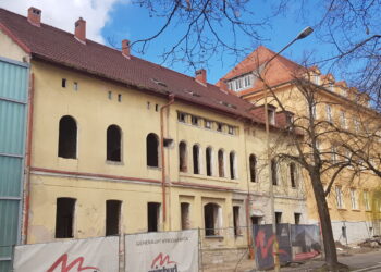 Co dalej z „żółtym budynkiem” przy CEZiB?