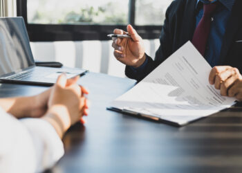 Czym różni się kredyt gotówkowy od pożyczki?