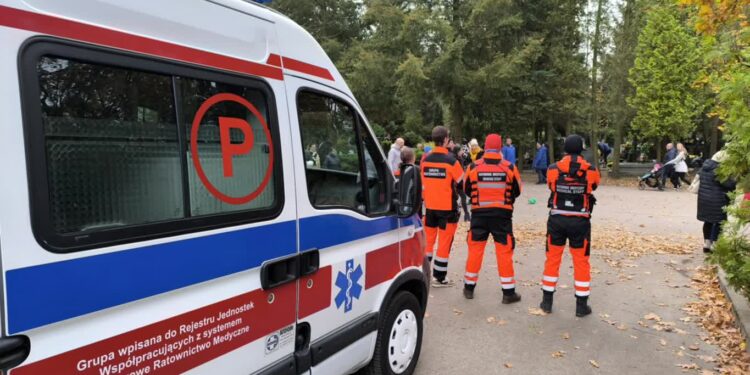 Harcerze-ratownicy dbają o nasze zdrowie na cmentarzu