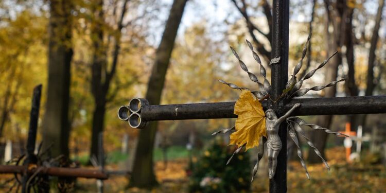 Bp Lityński: Wszystkich Świętych to święto pełne radości