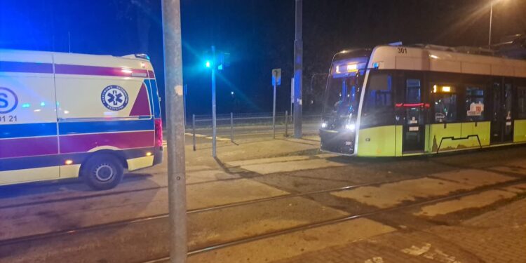 Pasażer zmarł w tramwaju. Ruch tramwajów przywrócony