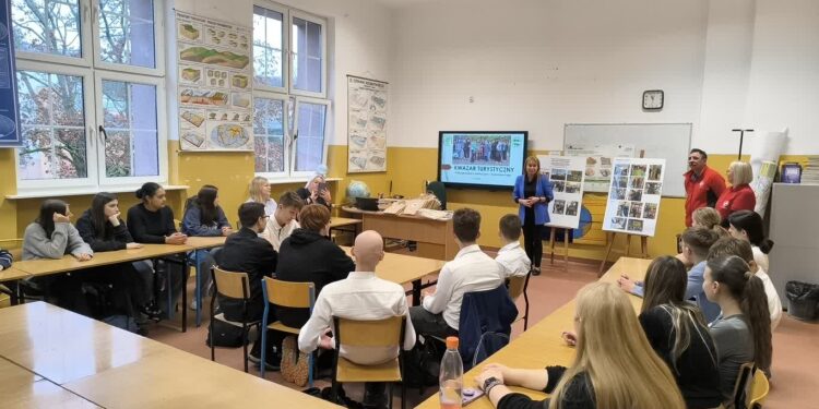 Uczniowie III LO zdobyli turystycznego Kwazara