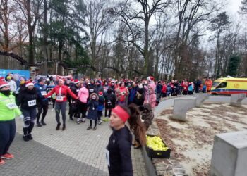 Mikołajowie biegają w Parku Kopernika