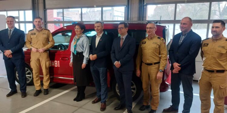Nowe auto i ubrania dla gorzowskich strażaków