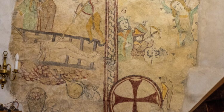 Niezwykłe odkrycie w Wawrowie. Zachwycające gotyckie freski na ścianach kościoła parafialnego