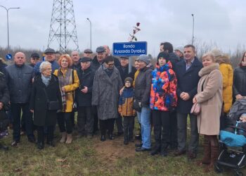 Nowe rondo oficjalnie nazwane. Odsłonięto tablicę upamiętniającą Ryszarda Dyraka