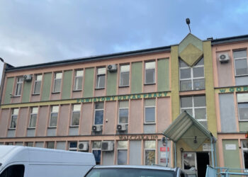 Kasjerzy, pracownicy produkcji i nauczyciele poszukiwani