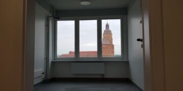 Rusza meblowanie. Do „przemysłówki” w końcu trafią urzędnicy