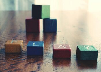 Jak wysyłać zabawki? Przewodnik dla hurtowni i sklepów internetowych