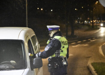 Dwóch kierowców na podwójnym gazie