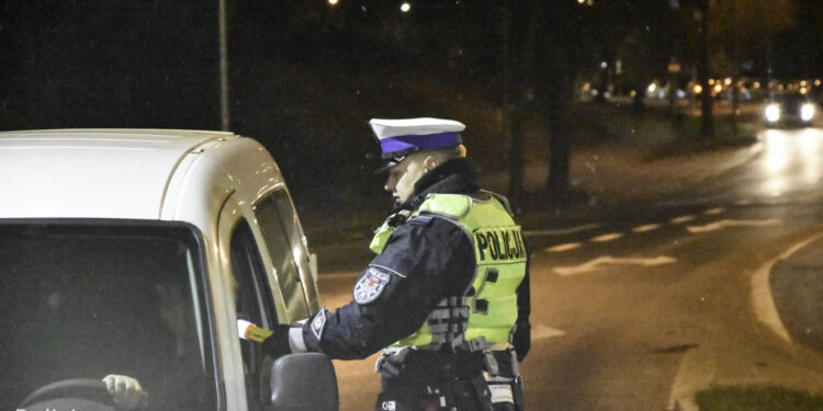 Dwóch kierowców na podwójnym gazie