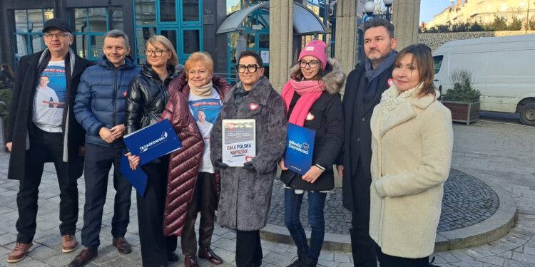 Zbierają podpisy poparcia dla Trzaskowskiego