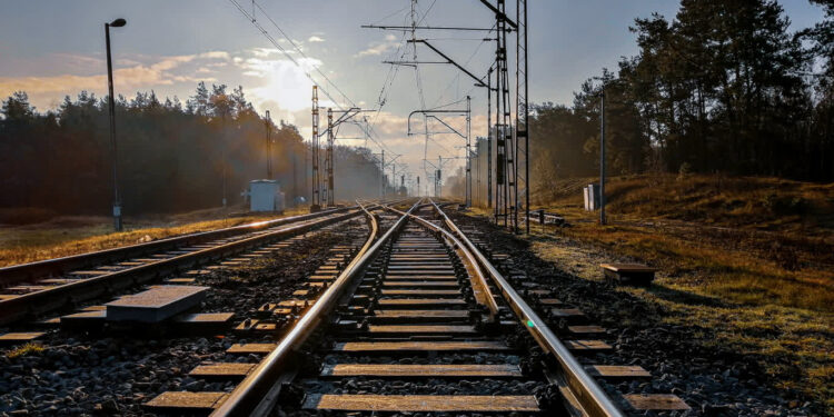 Awaria sieci trakcyjnej! Wstrzymany ruch pociągów między Poznaniem Górczynem a Palędziem