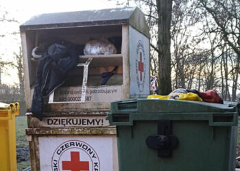 Prawie 3 tony odzieży w samych PSZOK-ach. Nowe reguły segregacji w praktyce