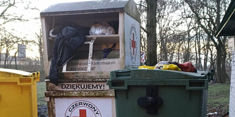 Prawie 3 tony odzieży w samych PSZOK-ach. Nowe reguły segregacji w praktyce
