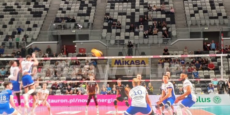 Cuprum Stilon trenuje w komplecie i czeka na Stal