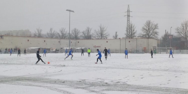 Chrobry wygrał ze Stilonem taniec na śniegu