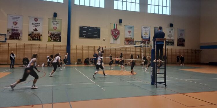 Młode gorzowianki tylko na początku postraszyły faworyzowane sulechowianki