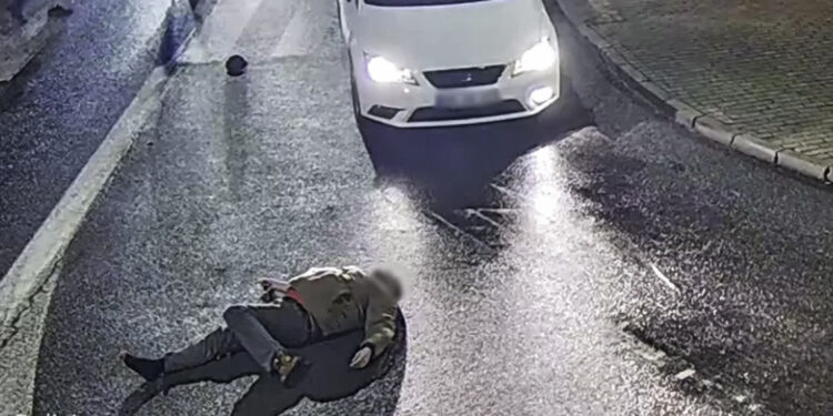 Potrącenie na Piłsudskiego. 70-latek miał sporo szczęścia [WIDEO]