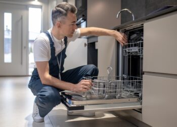 Zmywarka do zabudowy 60 cm – na co zwrócić uwagę podczas montażu?