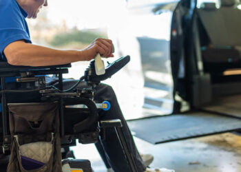 PFRON pomoże w zakupie auta dla osób na wózkach