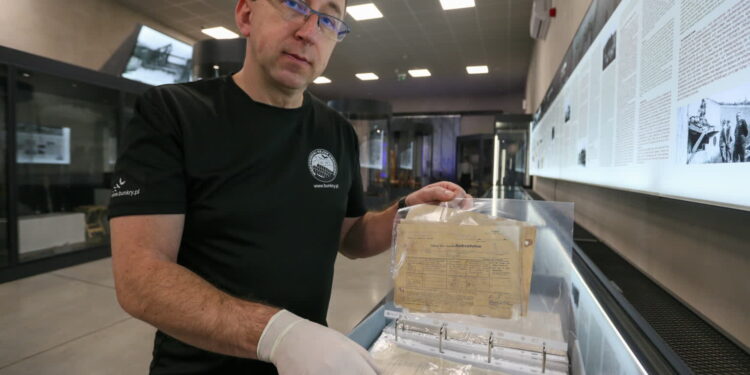 Odrestaurowane artefakty z MRU. Odnaleziono dokumenty niemieckich jednostek stacjonujących na Lisiej Górze