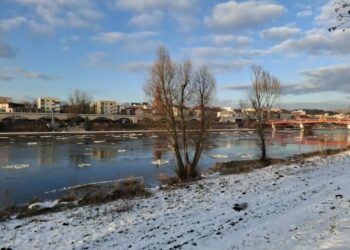 Wartą płynie śryż