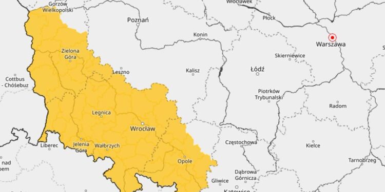 IMGW ostrzega przed „szklanką” na drogach