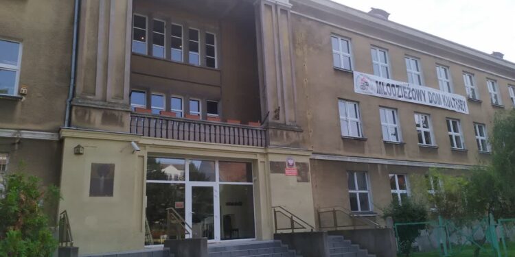 Tysiące książek zmienia siedzibę