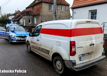 Pijany kurier rozwoził paczki. Jest w rękach policji
