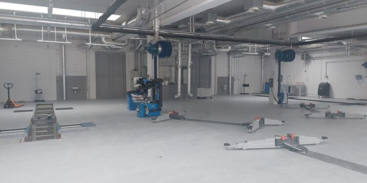 CEZiB kupuje serwery i samochody