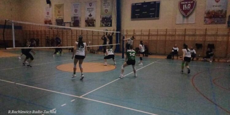 Porażka i zwycięstwo AZS UZ, ale UKS Set też zagra w play off