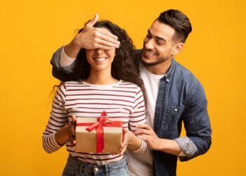 Jak wybrać idealny prezent dla dziewczyny? Podpowiadamy!