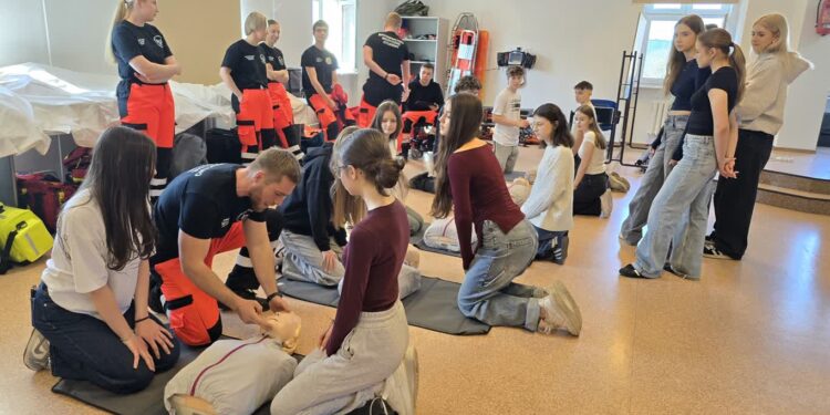 Przyszli medycy poznają akademię